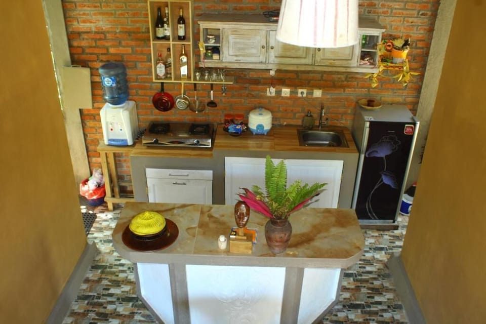 Shared fridge, stovetop, dishwasher, highchair