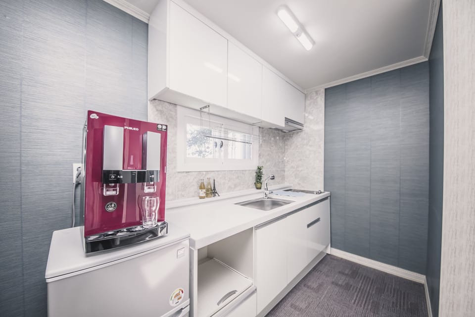 Fridge, microwave, stovetop, cookware/dishes/utensils
