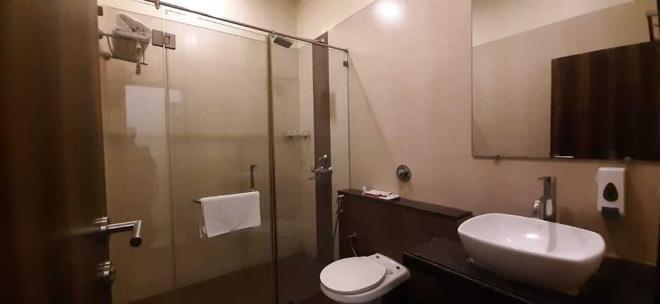 Standard Double Room, 1 Double Bed | Bathroom | Shower, rainfall showerhead, free toiletries, hair dryer (on request)
