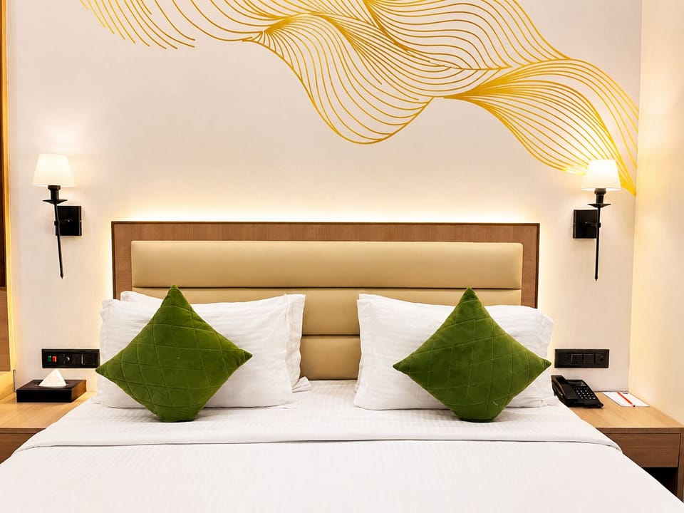 Club Double Room, 1 Double Bed | Minibar, in-room safe, soundproofing, iron/ironing board (on request)
