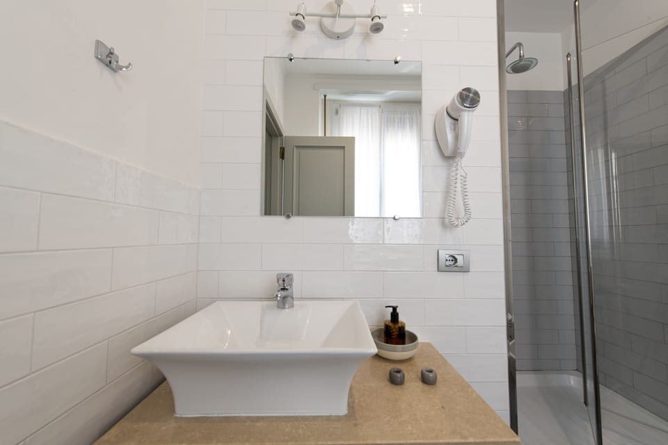Superior Double or Twin Room, City View | Bathroom sink