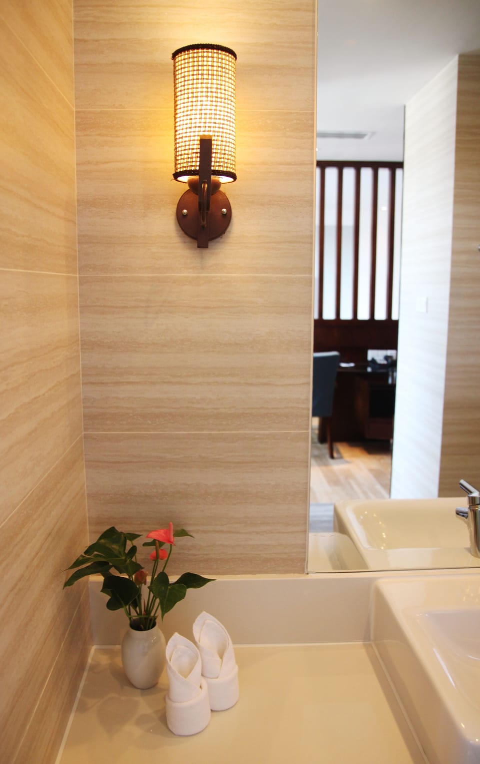 Elegant Landscape Twin Room | Bathroom | Shower, free toiletries, hair dryer, bathrobes