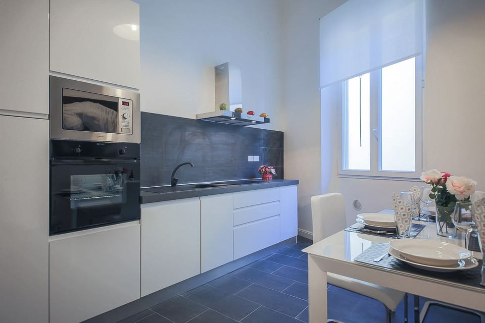 Apartment, 1 Bedroom | Private kitchen | Full-size fridge, microwave, oven, stovetop