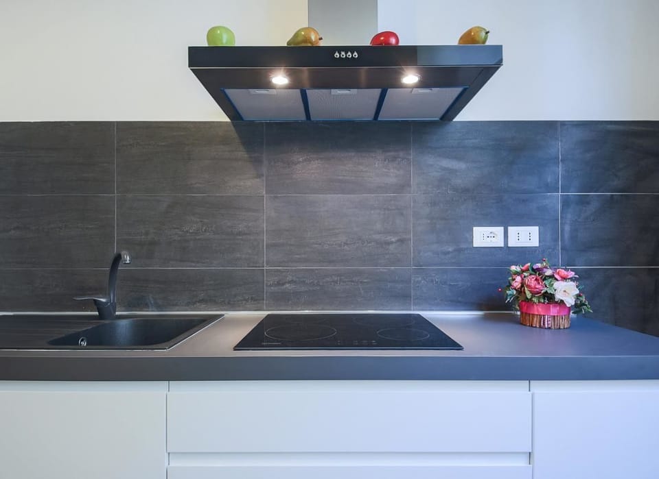 Apartment, 1 Bedroom | Private kitchen | Full-size fridge, microwave, oven, stovetop