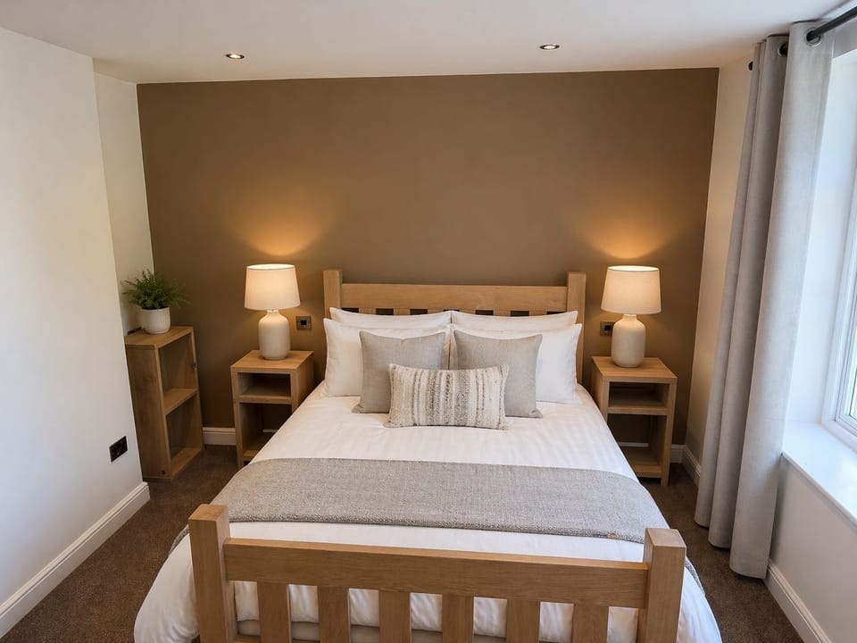 Standard Double Room, 1 King Bed | Individually decorated, individually furnished, desk, blackout drapes