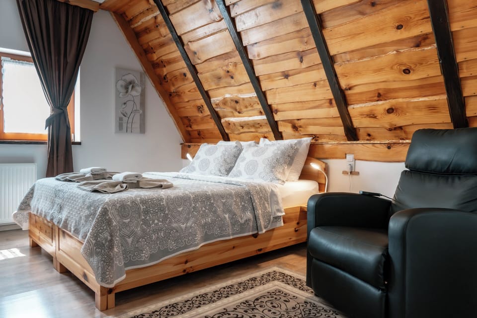 Deluxe Double Room | Premium bedding, in-room safe, desk, laptop workspace
