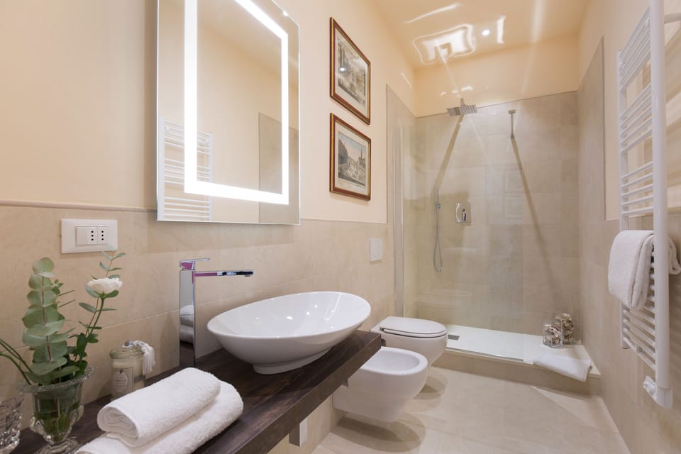 Standard Double or Twin Room, City View | Bathroom | Shower, rainfall showerhead, free toiletries, hair dryer