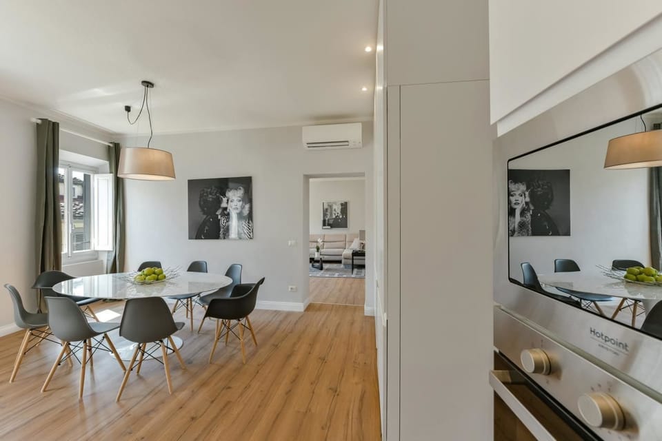 Apartment, 4 Bedrooms | In-room dining
