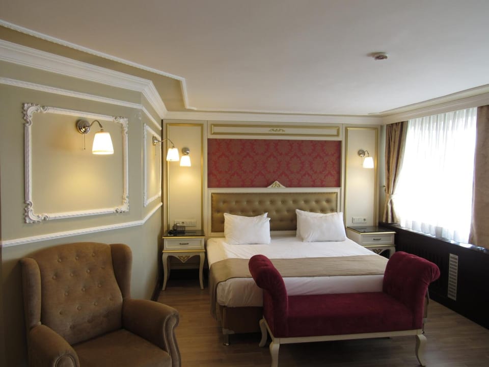 Premium bedding, minibar, desk, soundproofing