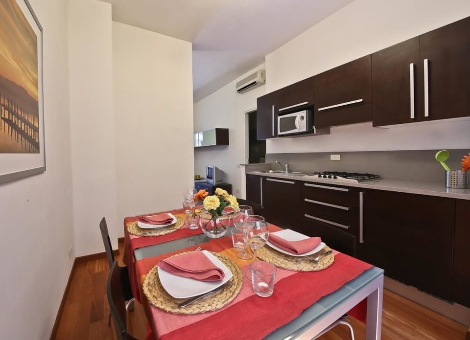 Apartment, 1 Bedroom | In-room dining