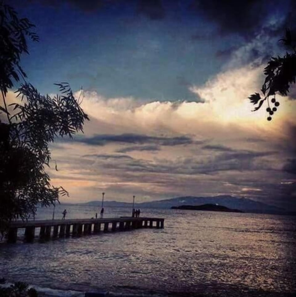 Beach nearby, 8 beach bars