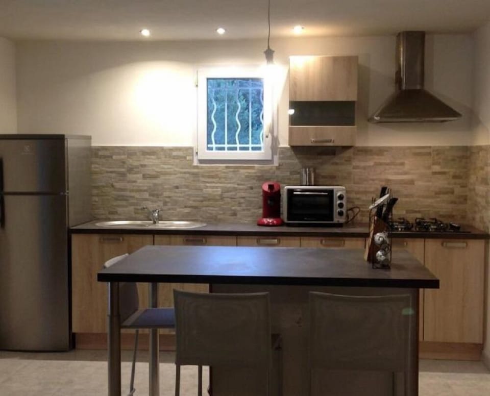Villa (70m²) | Private kitchen | Fridge, microwave, oven, stovetop