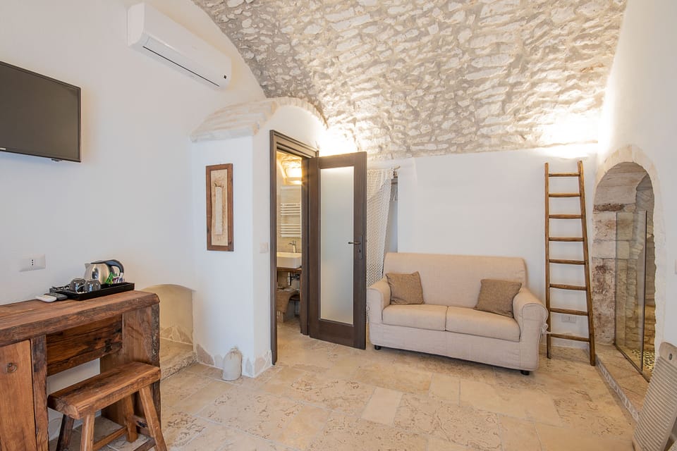 Superior Double Room | Minibar, in-room safe, desk, soundproofing