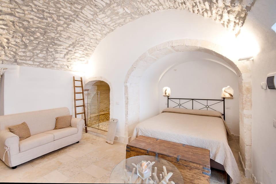 Superior Double Room | Minibar, in-room safe, desk, soundproofing