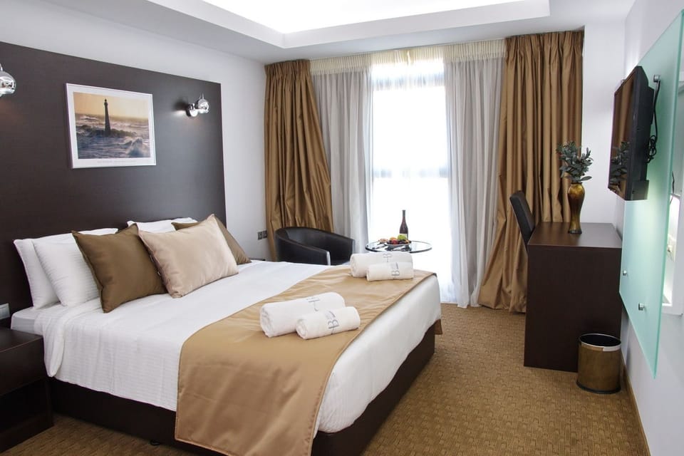 Premium bedding, in-room safe, desk, blackout drapes