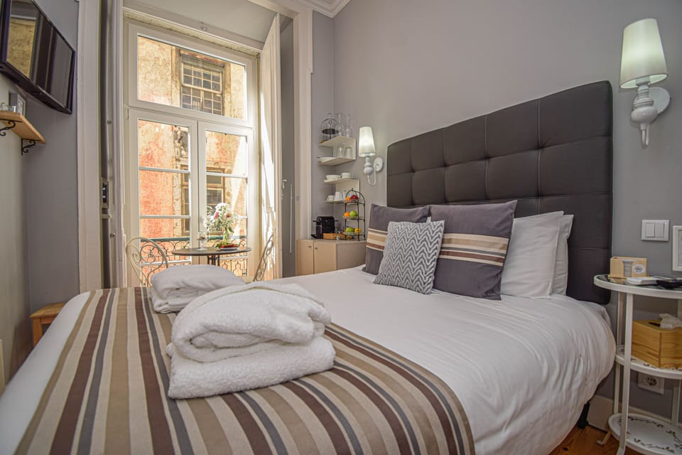 Romantic Suite | 1 bedroom, minibar, in-room safe, desk