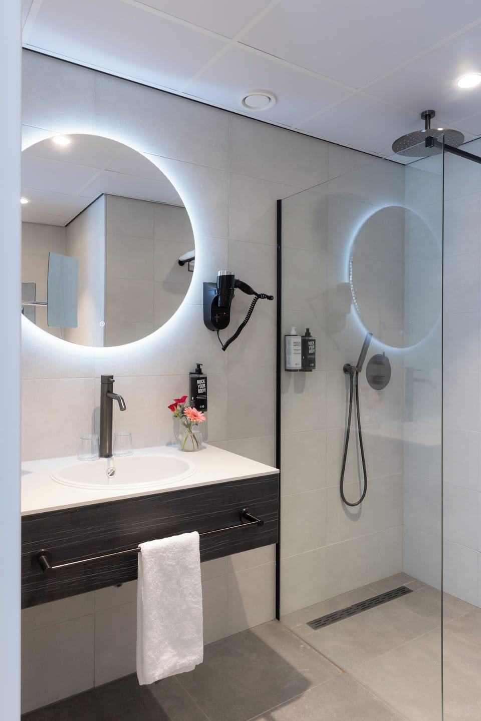 Deluxe Room, 1 Double Bed, Balcony | Room amenity