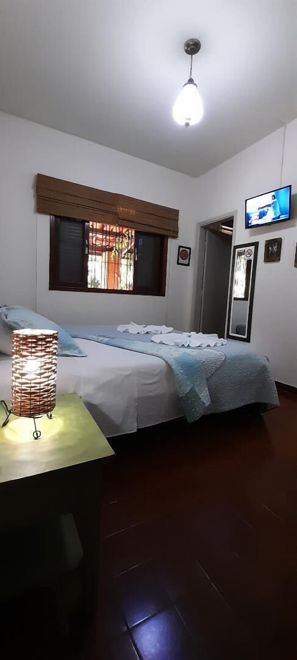 Suite | Pillowtop beds, desk, free rollaway beds, free WiFi