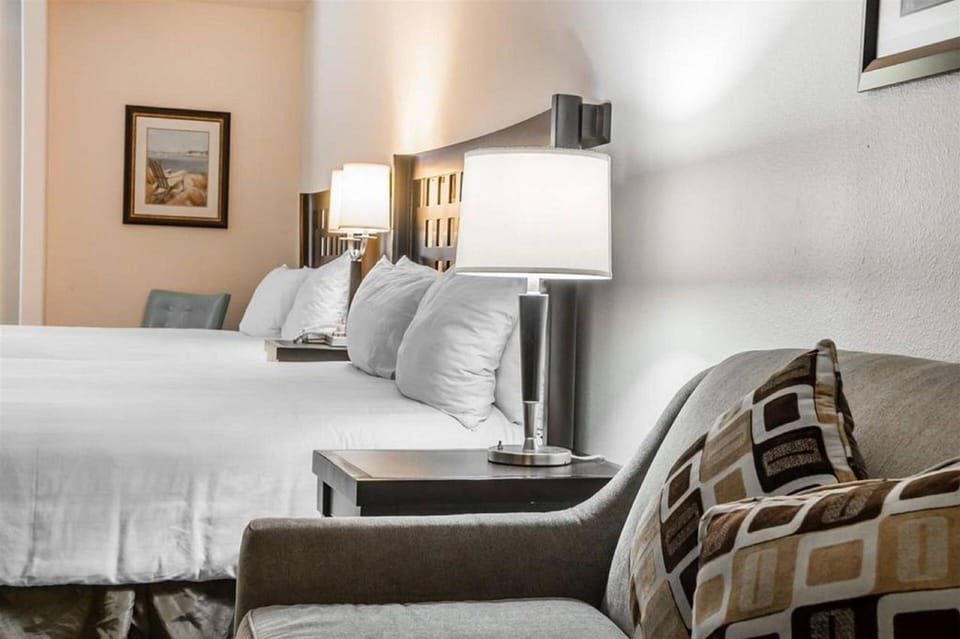 Pillowtop beds, iron/ironing board, free WiFi, bed sheets
