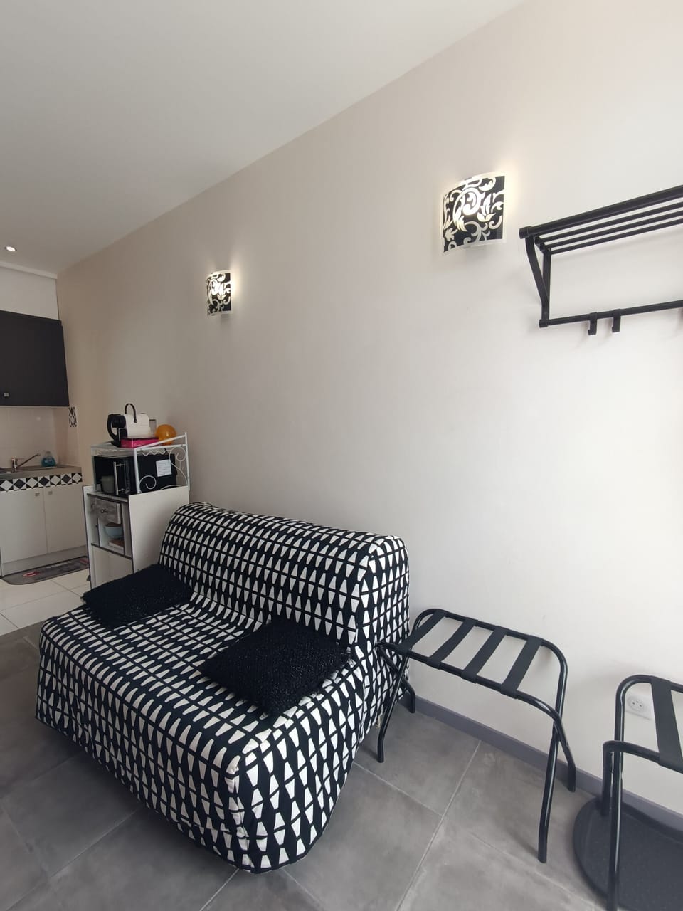 Studio (Asie) | Individually decorated, individually furnished, desk, blackout drapes