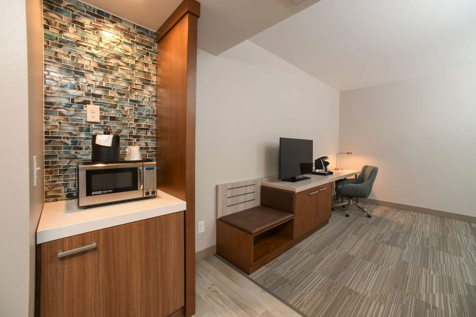 Premium bedding, pillowtop beds, in-room safe, desk