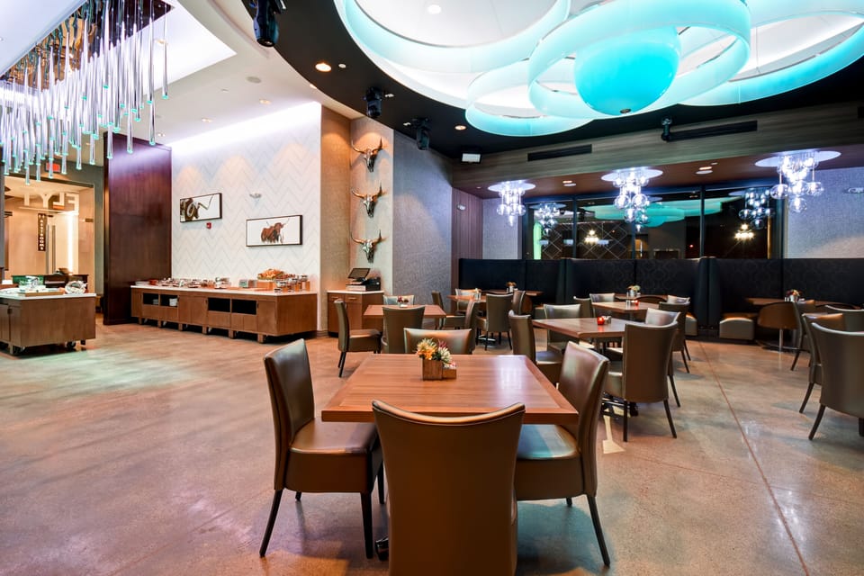 4 restaurants; breakfast, lunch, and dinner served
