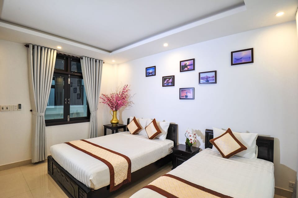 Family Room | Minibar, desk, soundproofing, free WiFi