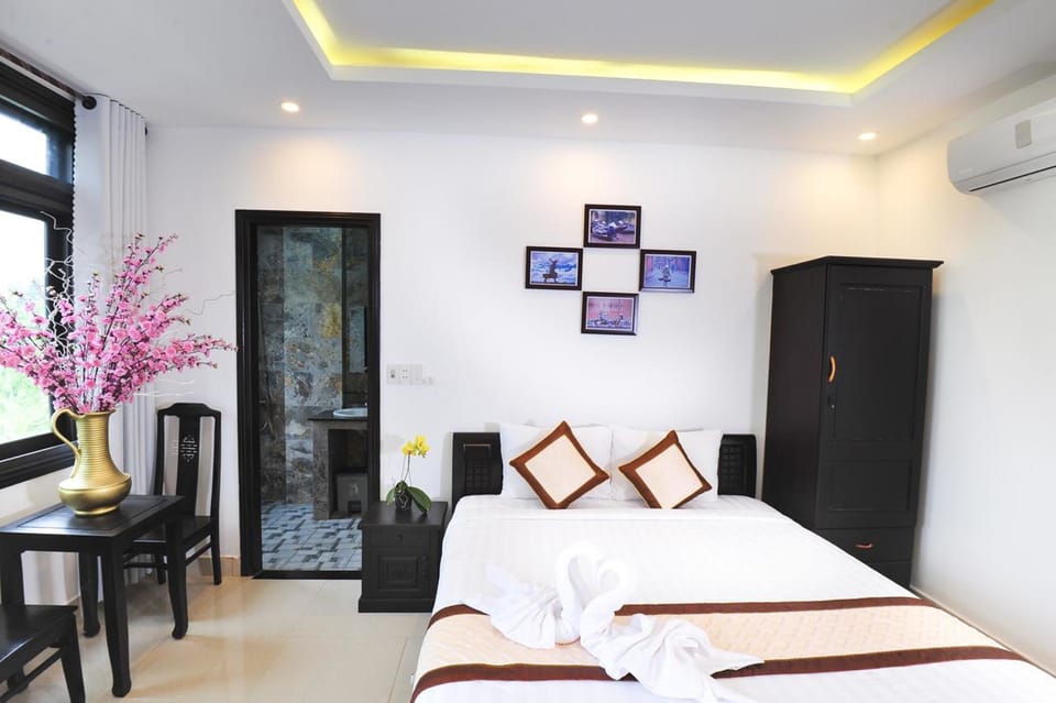 Deluxe Double Room, Balcony | Minibar, desk, soundproofing, free WiFi