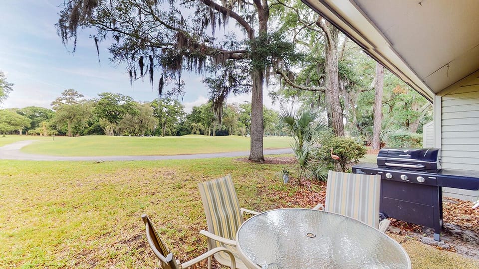 Outdoor Dining with Propane Grill