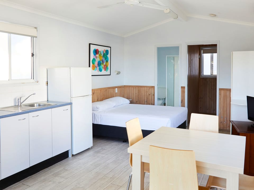 Lakeside Cabin | 1 bedroom, WiFi (free), bed sheets