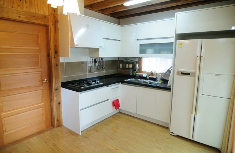 Family Room | Private kitchenette | Full-size fridge, microwave, electric kettle, rice cooker
