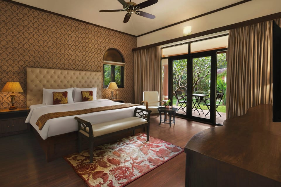 Suite, 1 King Bed, Resort View | Premium bedding, minibar, in-room safe, desk