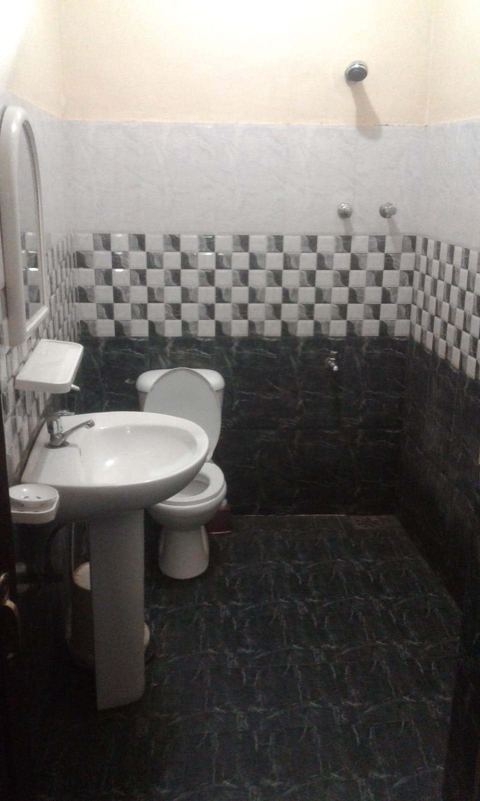 Family Room | Bathroom | Shower, jetted tub, rainfall showerhead, towels