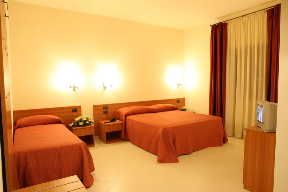 Minibar, in-room safe, desk, free WiFi