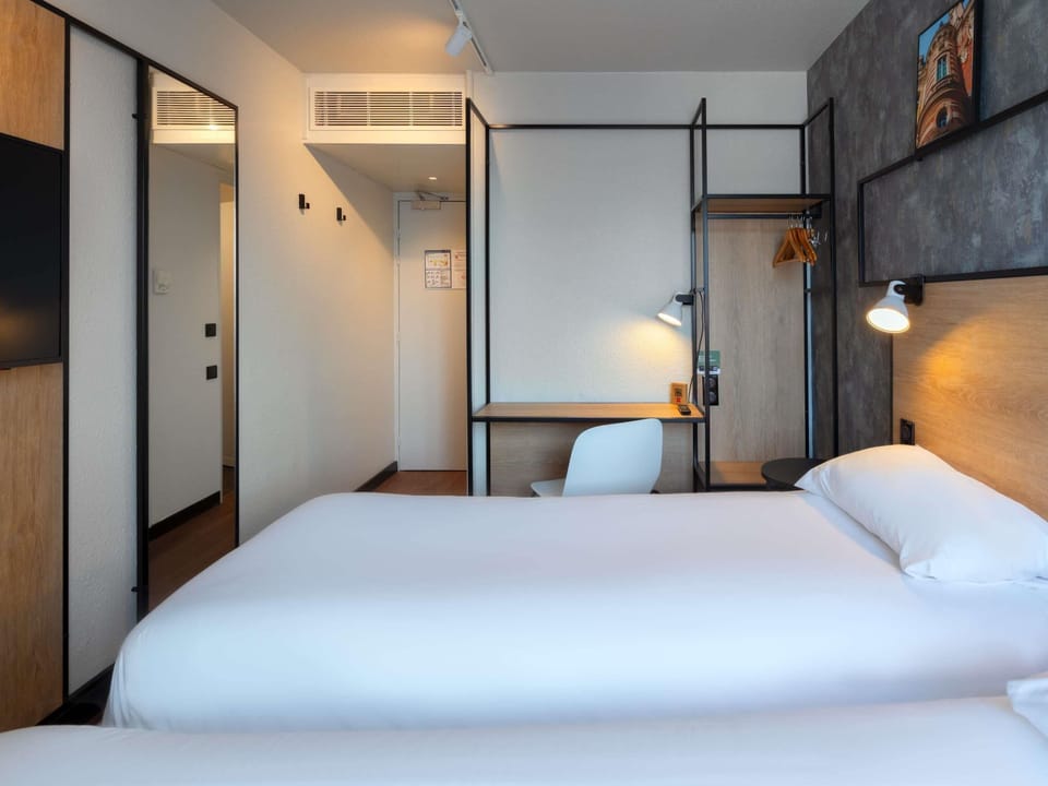 Standard Room, 2 Twin Beds | Premium bedding, desk, blackout drapes, soundproofing