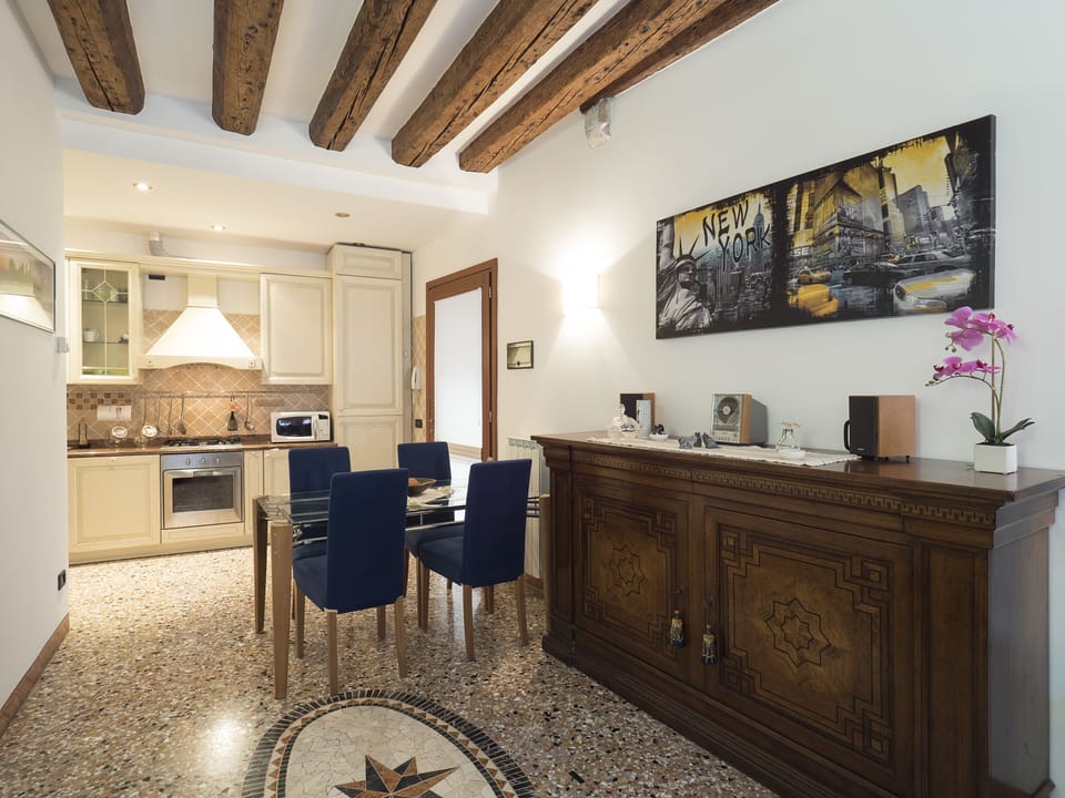 Apartment, 1 Bedroom | In-room dining