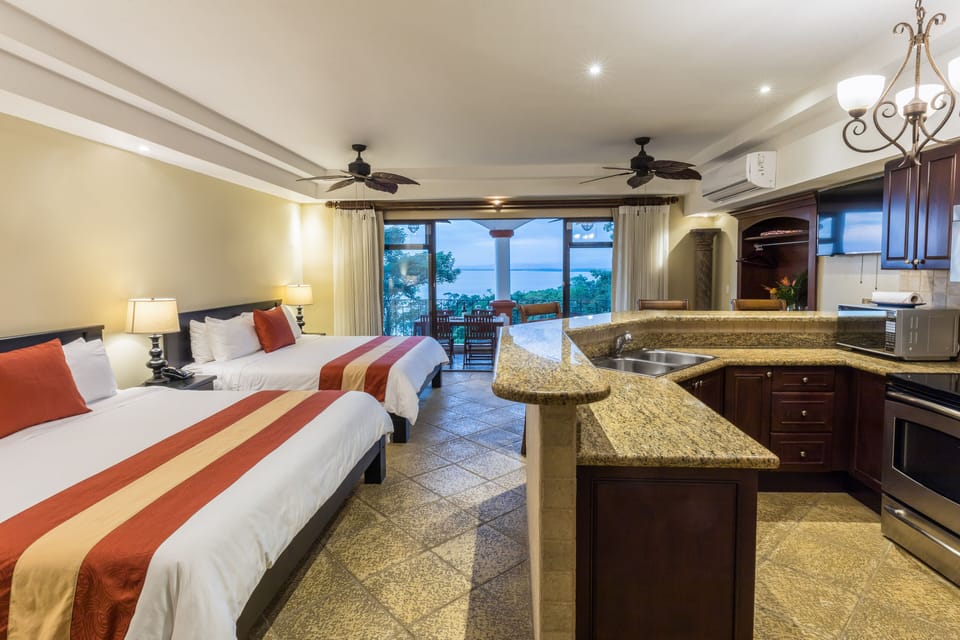 Studio Suite Ocean View | Premium bedding, down comforters, pillowtop beds, minibar