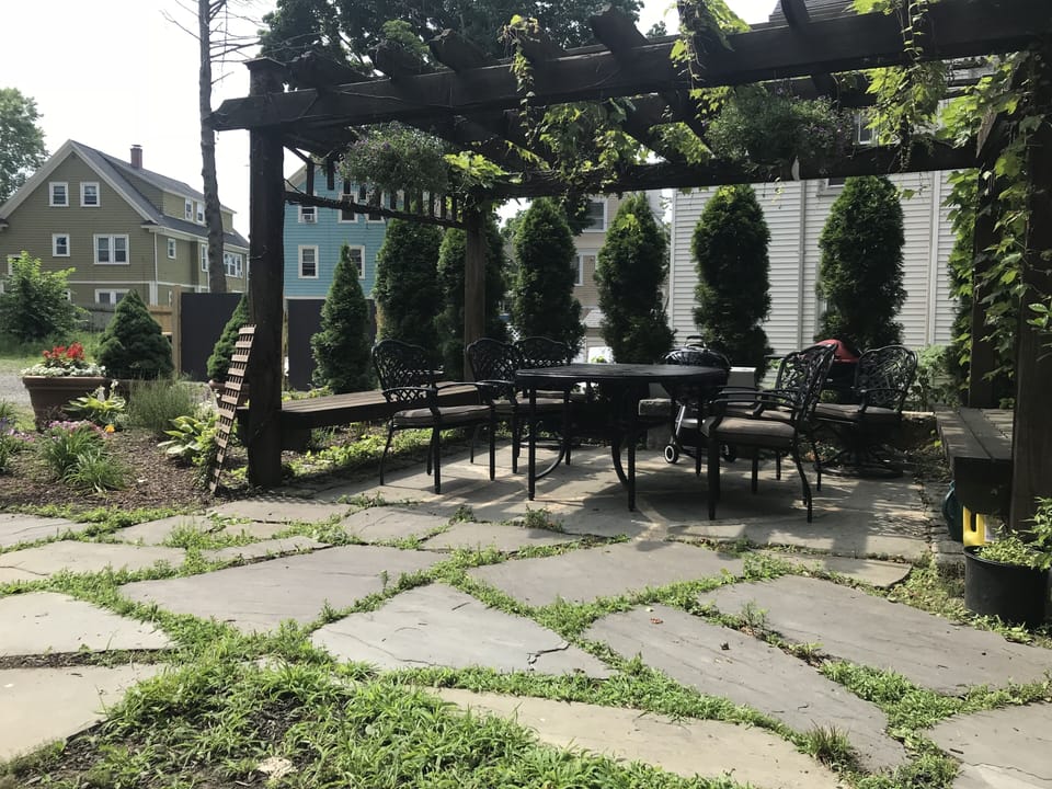 Private access to your babacue garden 