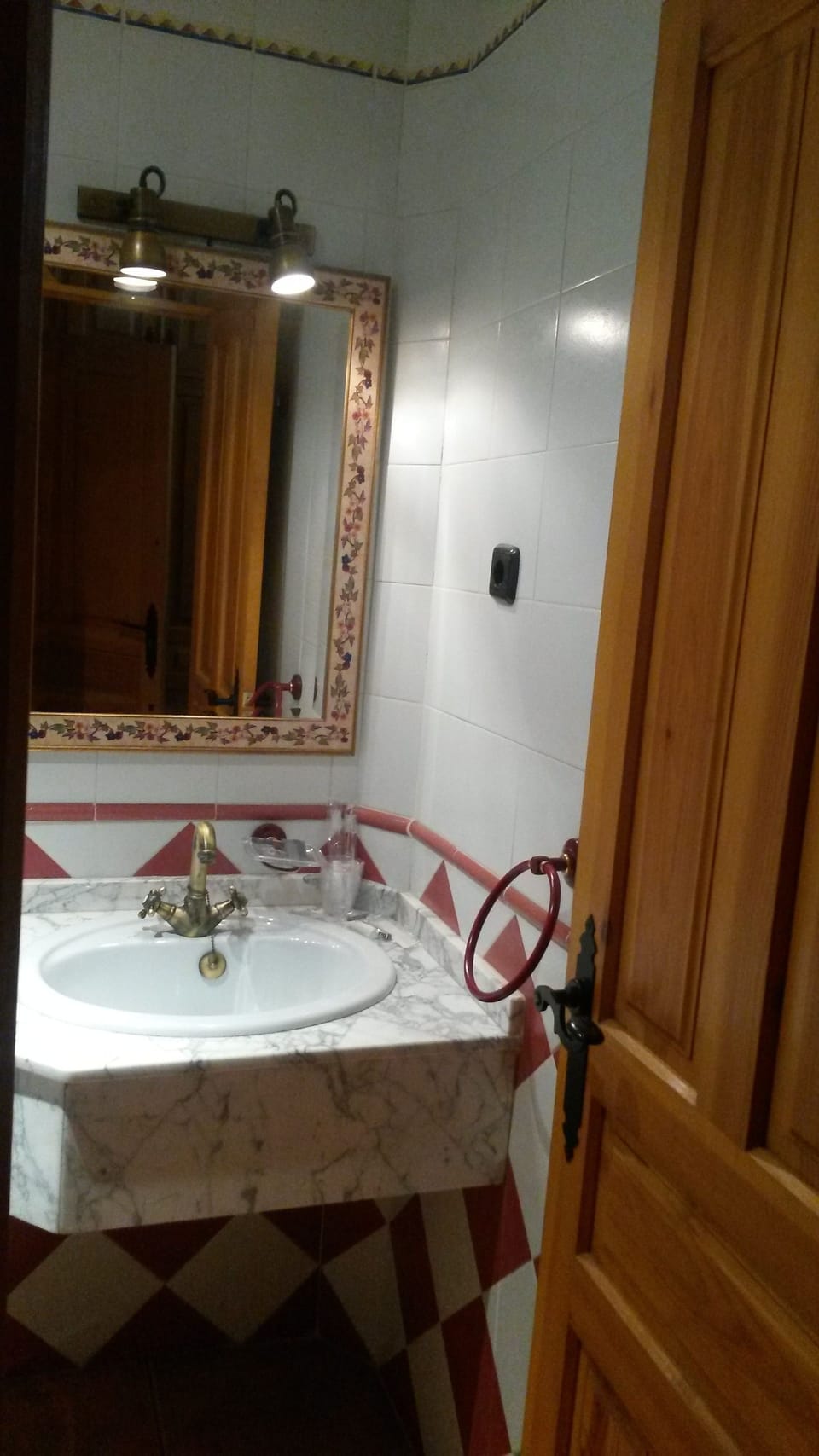 Traditional Triple Room, Balcony | Bathroom | Free toiletries, towels, soap, shampoo