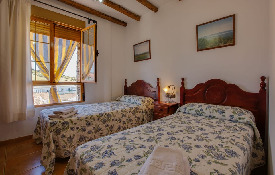 Standard Twin Room | Individually decorated, individually furnished, blackout drapes