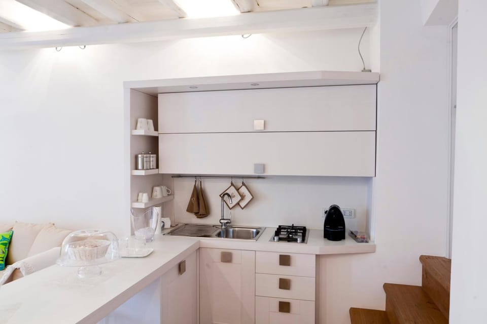 Coffee/tea maker, fridge, electric kettle