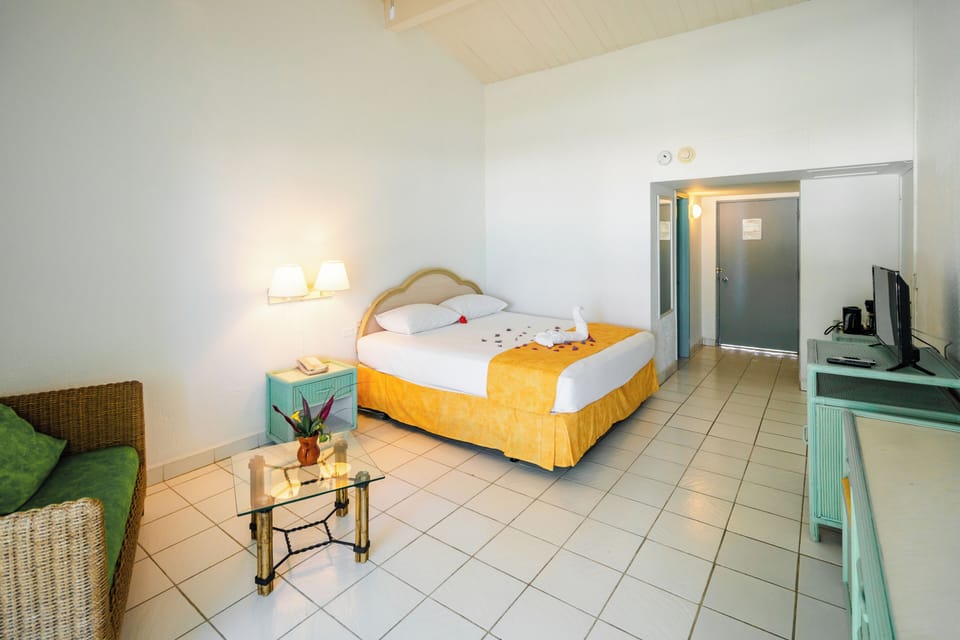 Standard Room, 1 King Bed | Blackout drapes, iron/ironing board (on request), bed sheets