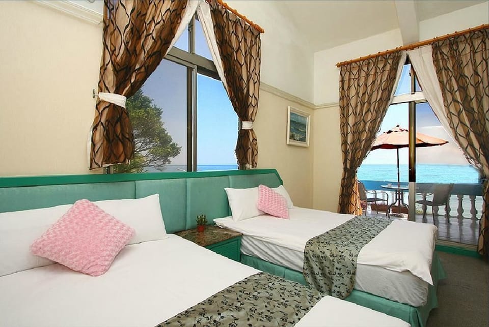 Comfort Quadruple Room | Desk, blackout drapes, free WiFi, bed sheets