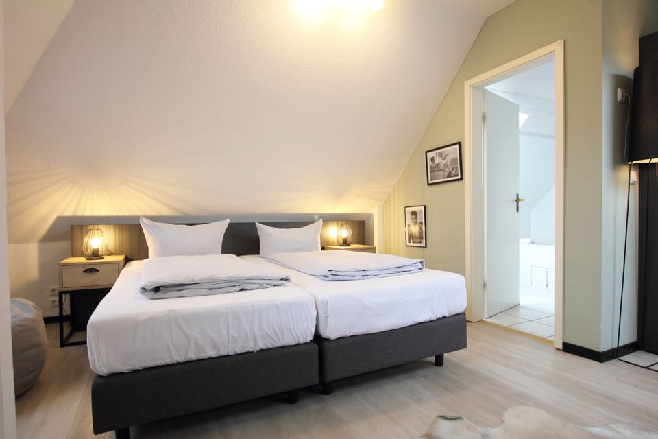 Business Double Room | Egyptian cotton sheets, premium bedding, individually decorated