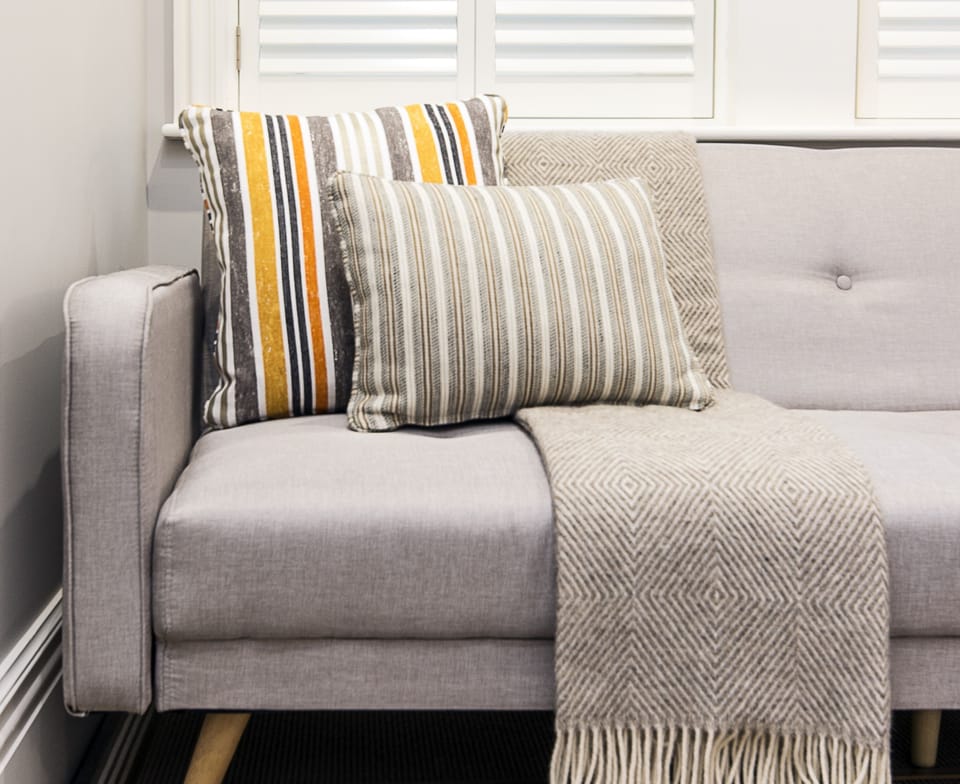 Deluxe Double or Twin Room - Nightjar's Nest | Living area | 32-inch Smart TV with digital channels, TV