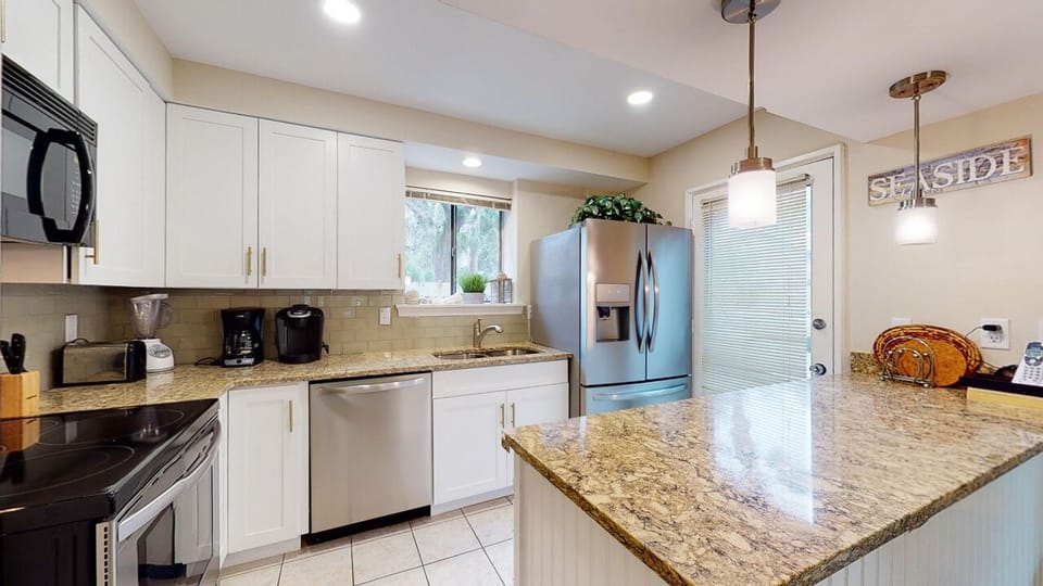 Newly Renovated Kitchen with Quartz Countertops