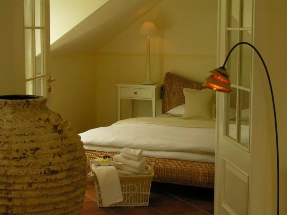 Premium bedding, in-room safe, desk, iron/ironing board