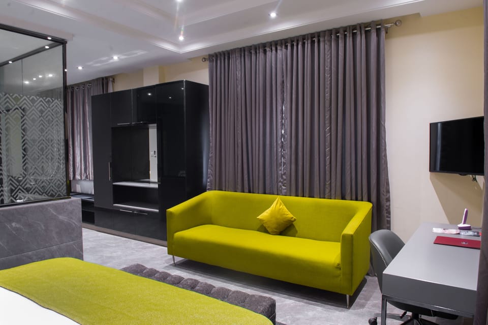 Memory foam beds, minibar, in-room safe, desk