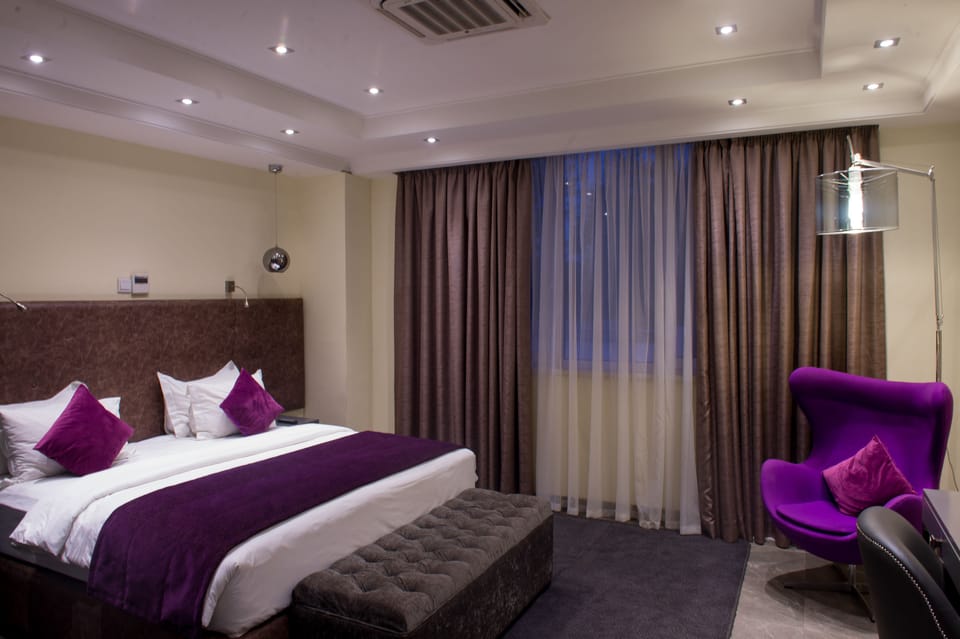 Executive Room | Memory foam beds, minibar, in-room safe, desk