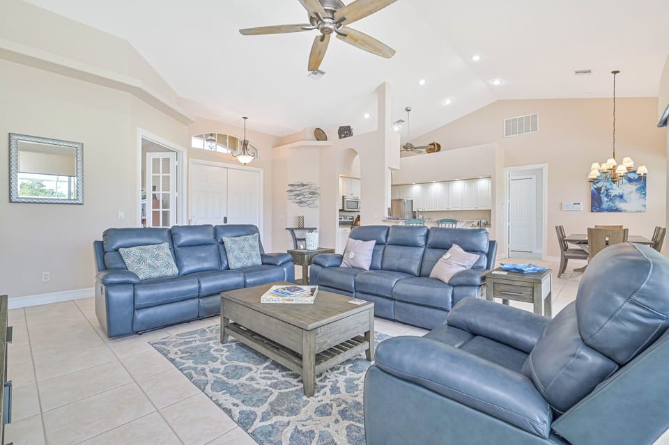 SW28415 - Comfortable seating and flat screen TV in the living. The sliding door open up to the pool area